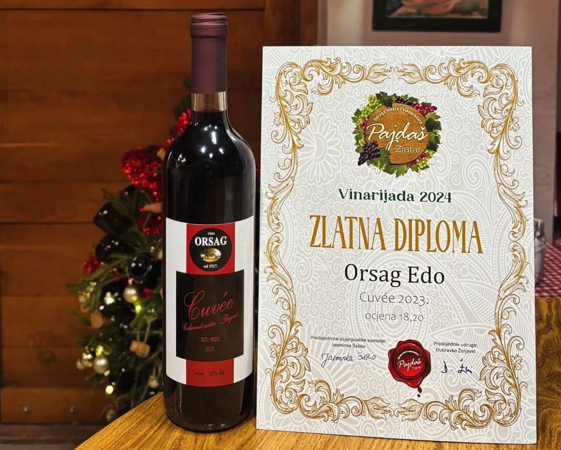 Red wine bottle with its Vinarijada 2024 gold diploma